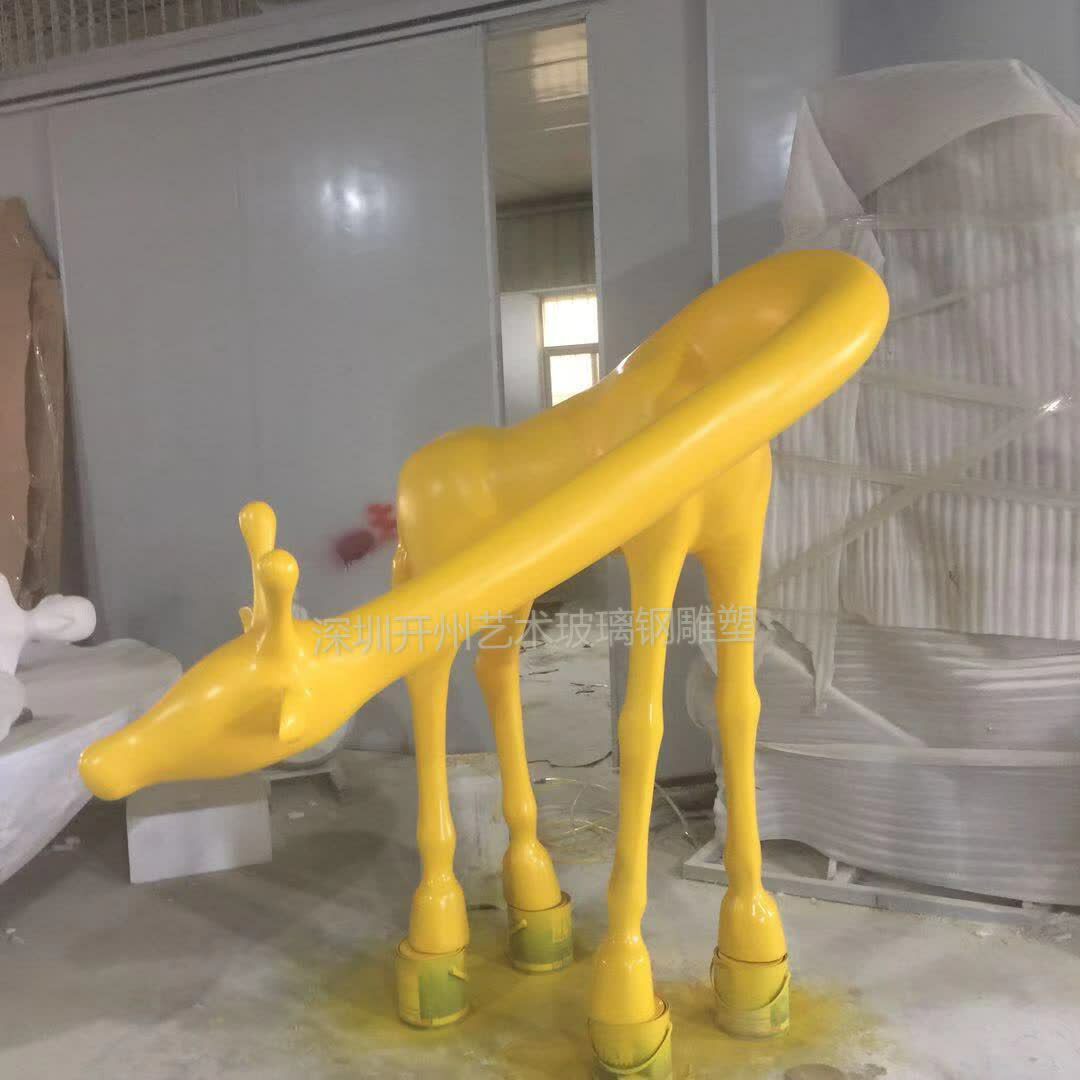 户外抽象几何长颈鹿摆件玻璃钢动物雕塑商场售楼部地产大型装饰鹿