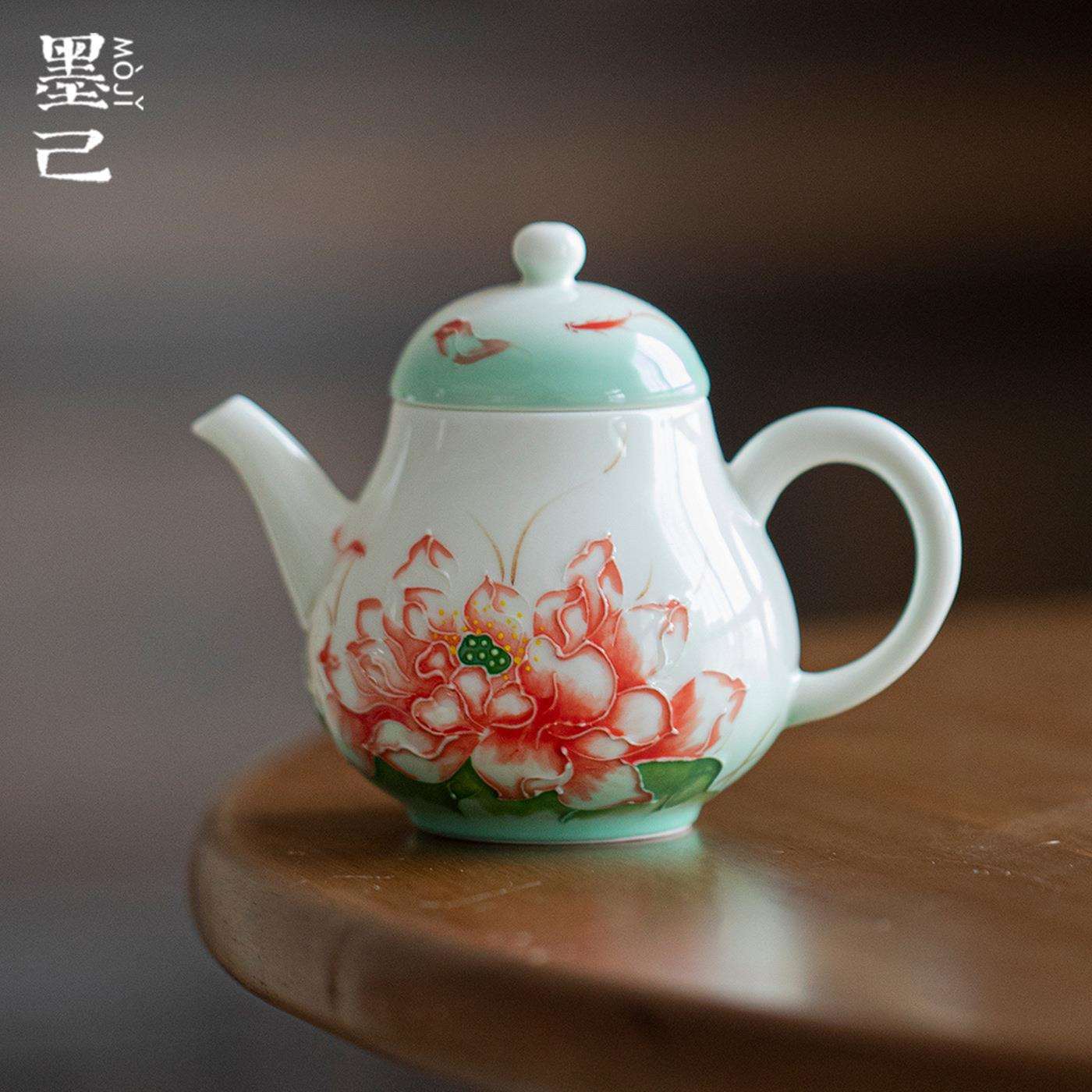 墨己玉泥白瓷手绘莲花陶瓷茶壶家用球孔过滤泡茶壶釉下彩手执茶壶