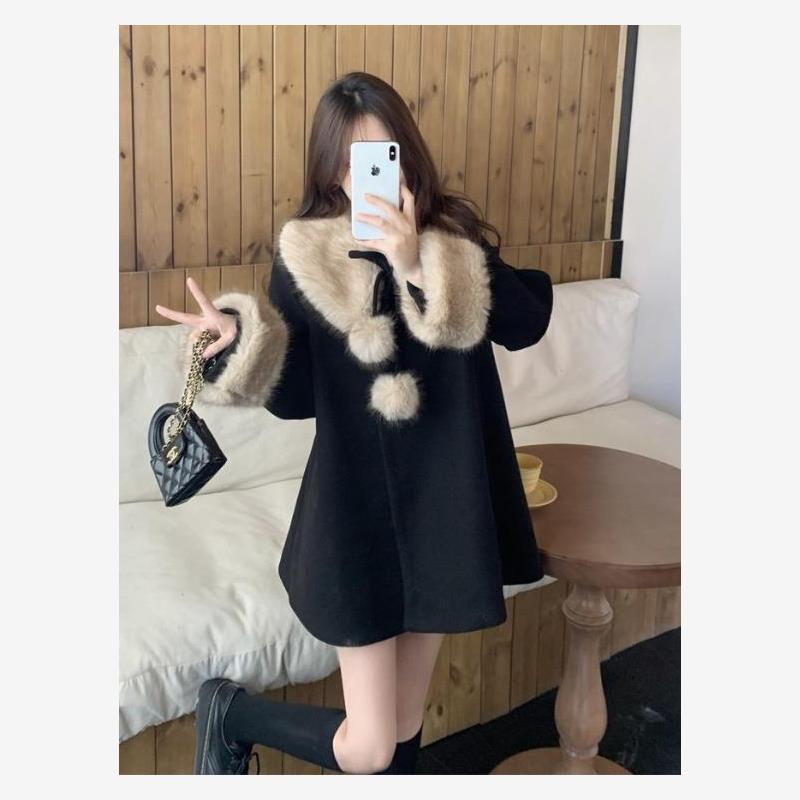 黑色毛领高级感毛呢外套女冬季大码胖mm显瘦正肩短款斗篷呢子大衣