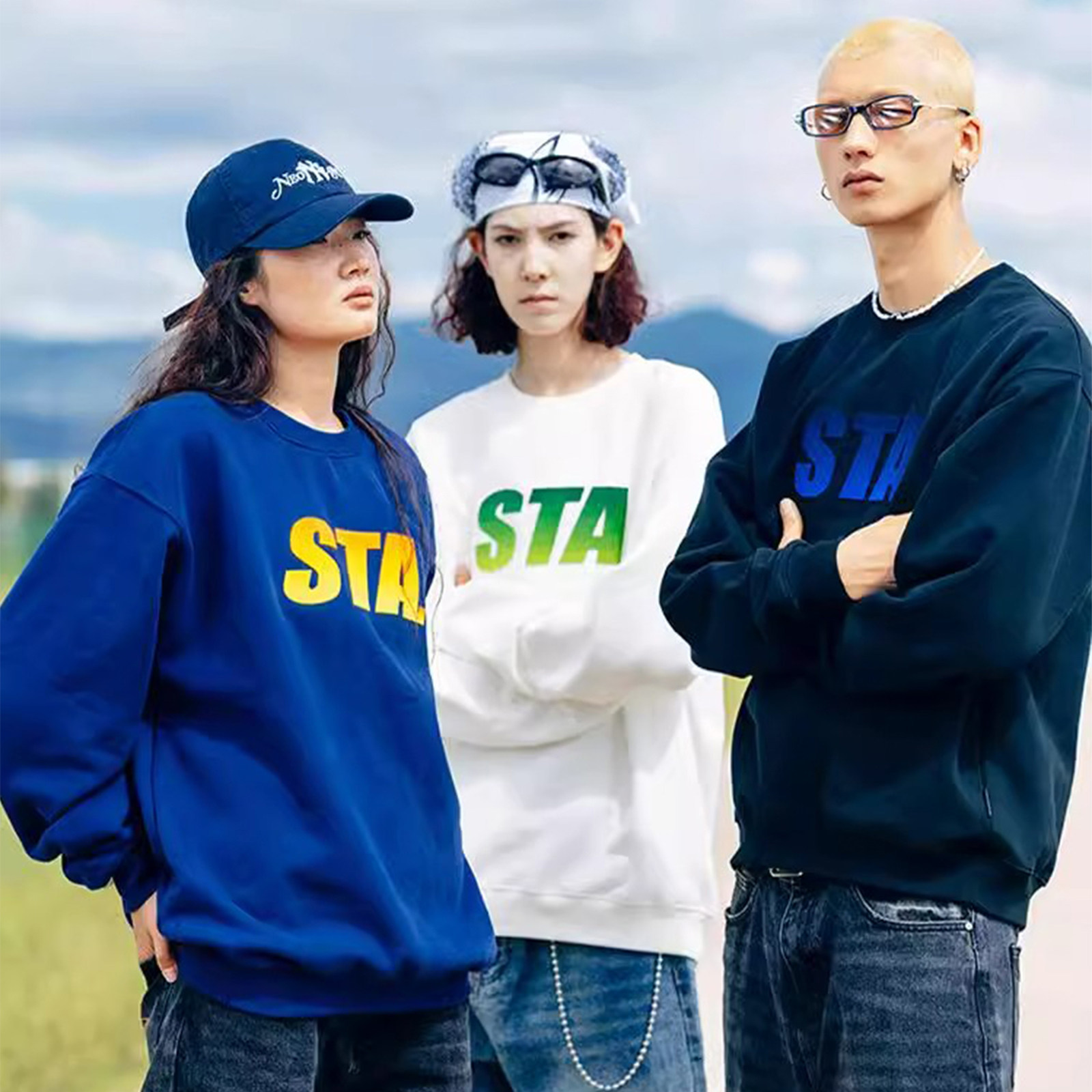 STA多色渐变牙刷绣无帽圆领卫衣