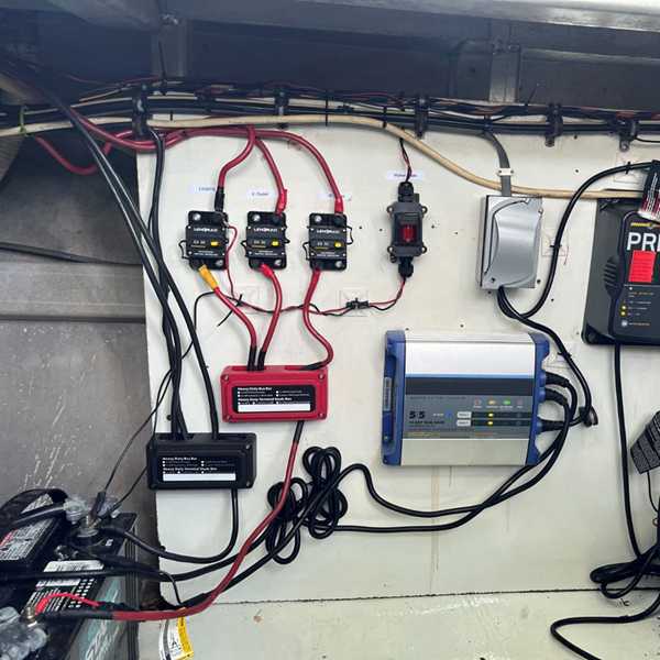 房车游艇M8 4路Busbar 汇流排300A大电流48V铜排汇线排USP接线排