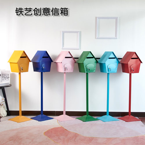 铁艺立式邮箱网红信箱意见箱邮筒幼儿园小房子信报箱装饰摆件道具