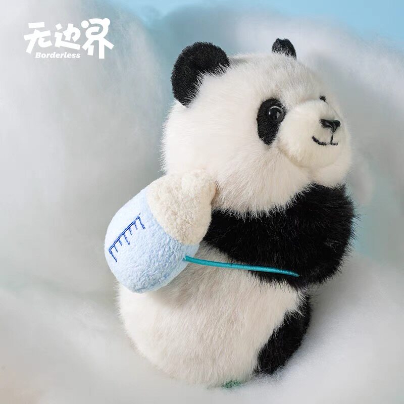 无边界基地奶瓶抱手熊猫毛绒公仔
