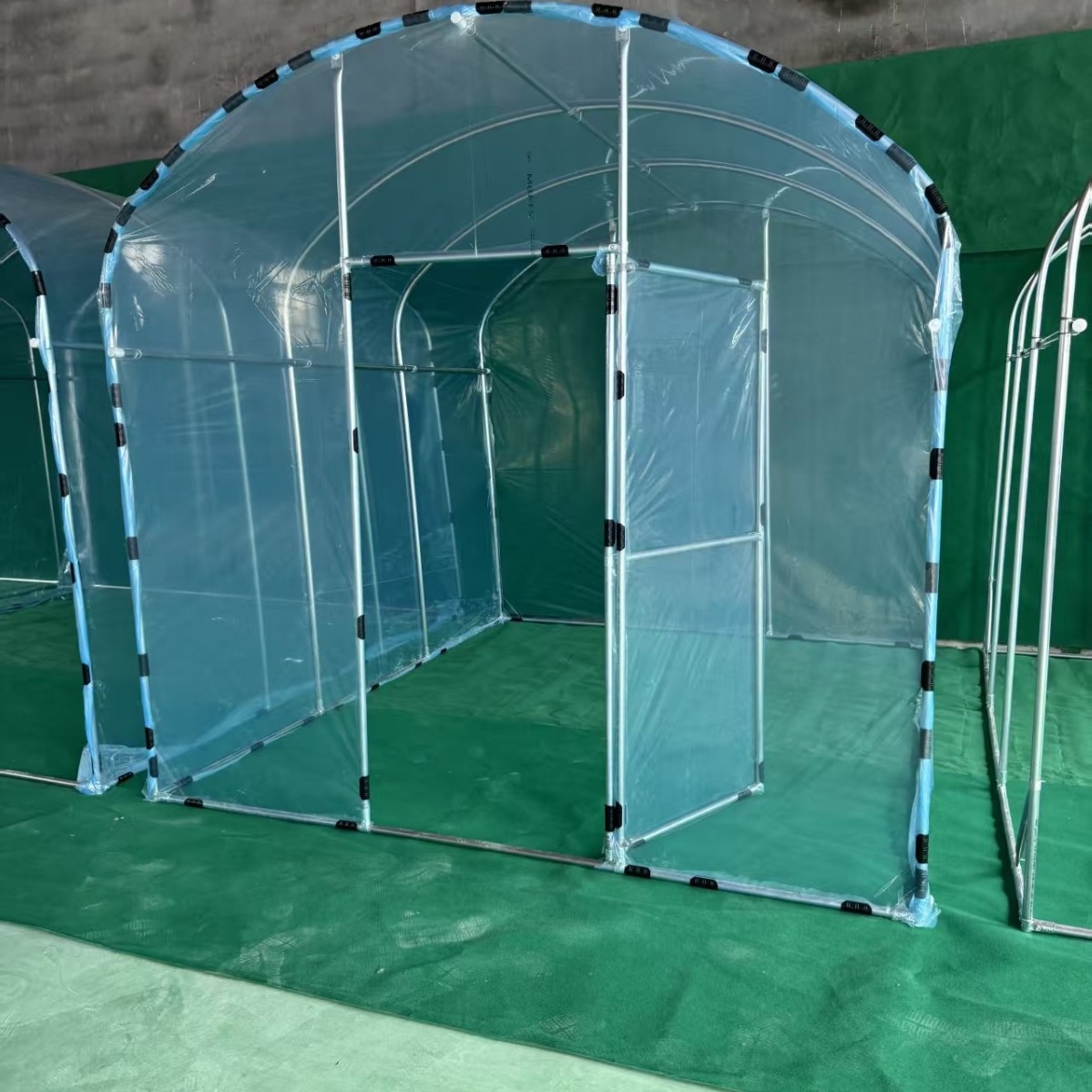 家用温室大棚保温暖棚简易组装镀锌钢管骨架楼顶花棚花房暖房图片