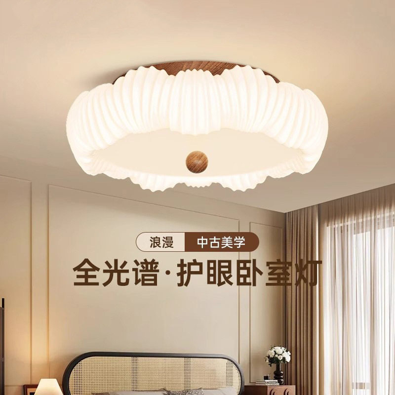 法式中古胡桃木色吸顶灯个性复古奶油风主卧房间高级感创意灯具