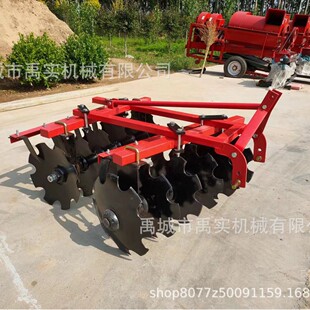 四轮拖拉机带后置悬挂圆盘犁三点悬挂式农田耕作轻耙圆盘耙出口