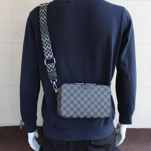 硬皮定型包多拉链多隔层迷你格子斜挎包新款单肩包男士手机包男女