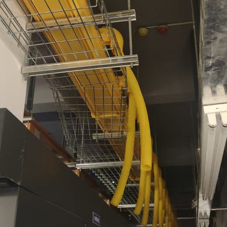 钢网桥架600100网格桥架开发式机柜镀锌网桥固线器走线架工厂源头