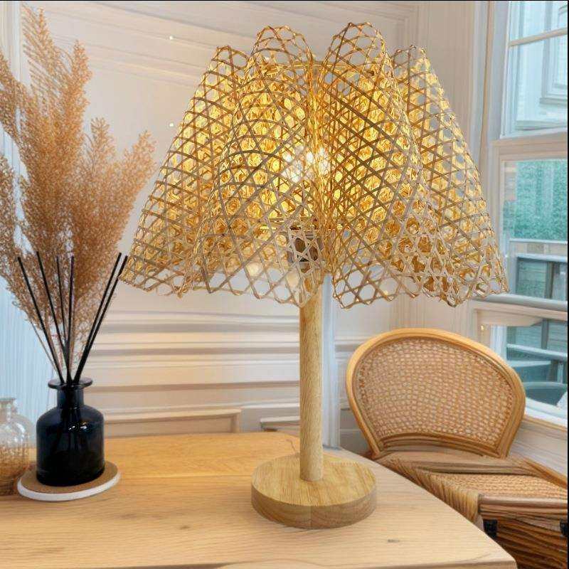 北欧台灯装饰台灯轻奢高级感卧室竹灯罩睡眠灯简约现代手工编织