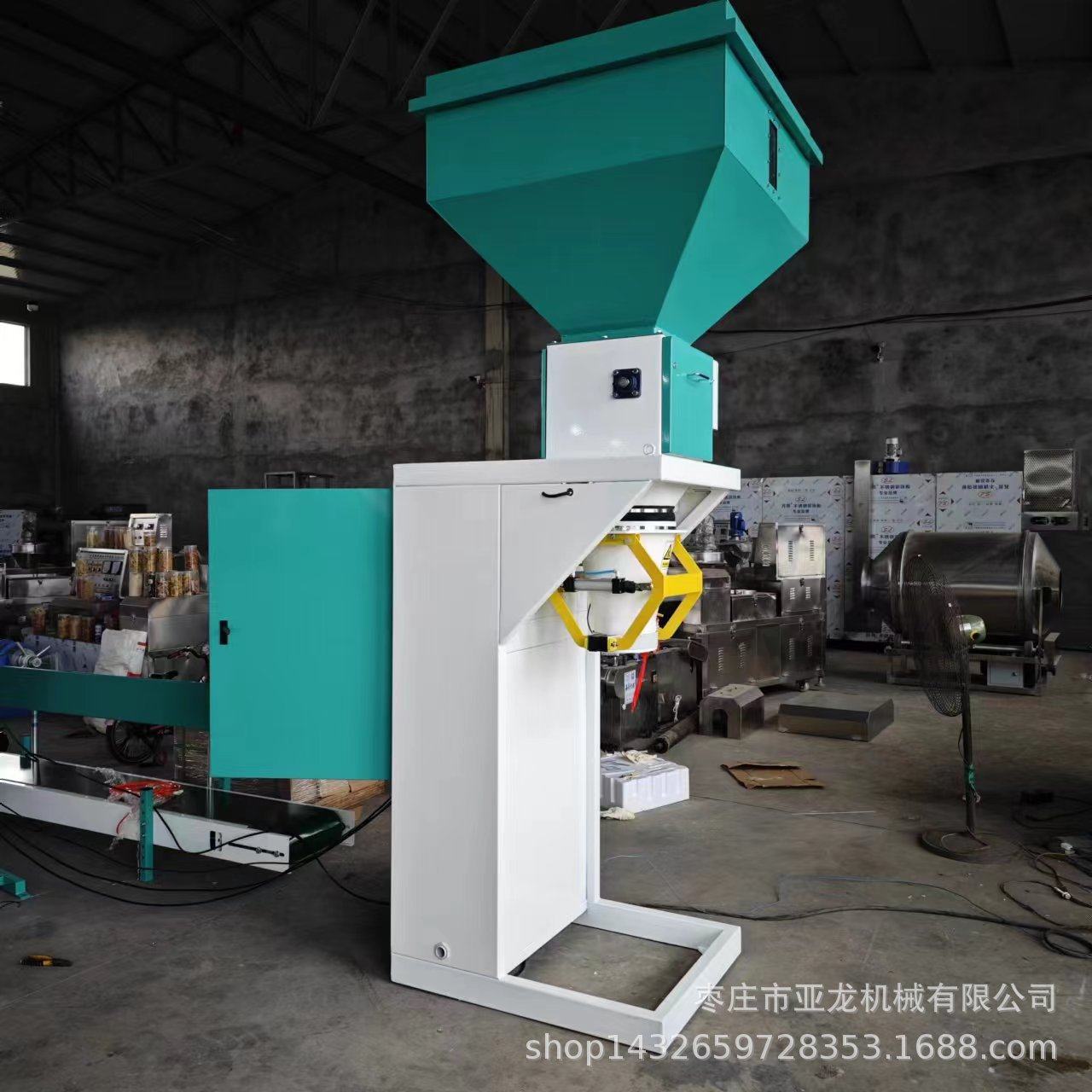 动封口颗粒包装机饲料颗粒定量装袋机自动灌包下料机多功能包装机