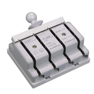 38B光伏发电开关 48Bll三相四线制200 正电开关保护d型Hd11 400A