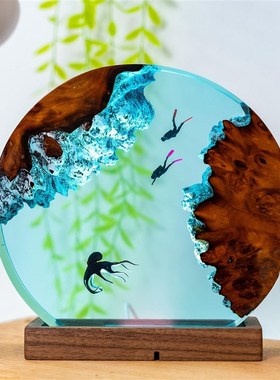 跨境热卖宇航员月球探险环氧树脂B夜灯手工实木树脂情人节节日礼