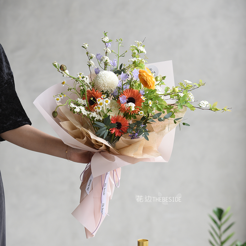 花边THEBESIDE《Wow》大中小花束 情人节教师节鲜花礼物 随机搭配