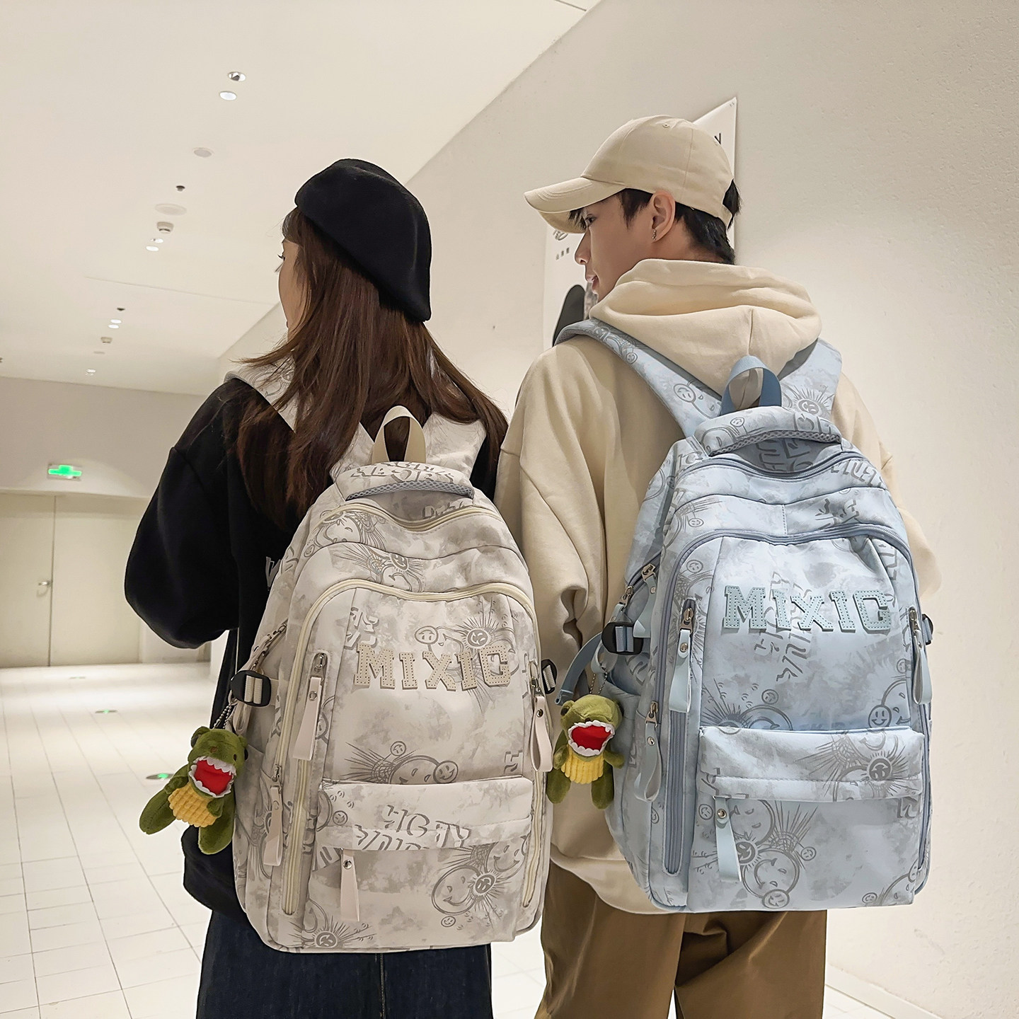 初中生书包男学生减负护脊轻便大容量背包2025新款高中女孩双肩包