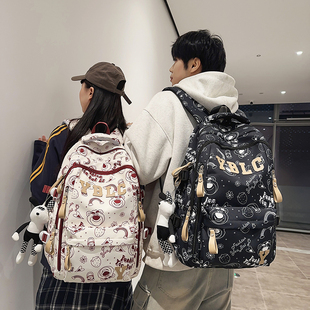 新款书包女初中生高中生大学生草莓熊大容量旅行小学生双肩包男生