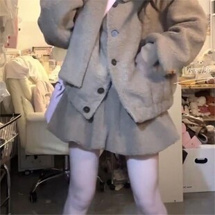 太可爱啦!!!【奶咖小熊】羊羔毛连帽加厚外套高腰花苞短裙套装潮