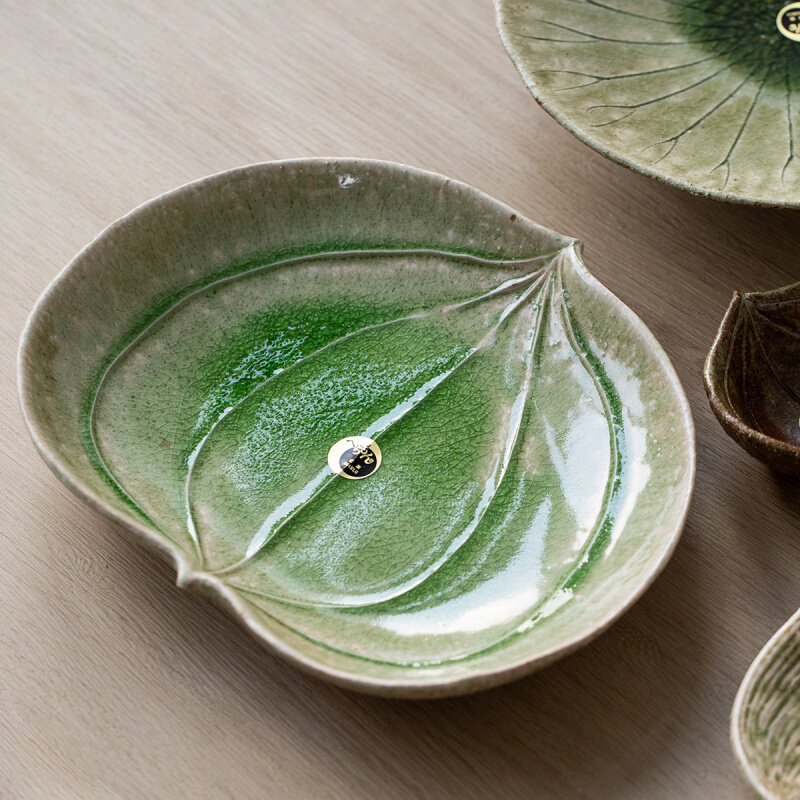 日本进口手作粗陶莲叶盘子日式冰裂纹三足大盘荷叶碟子日料长盘