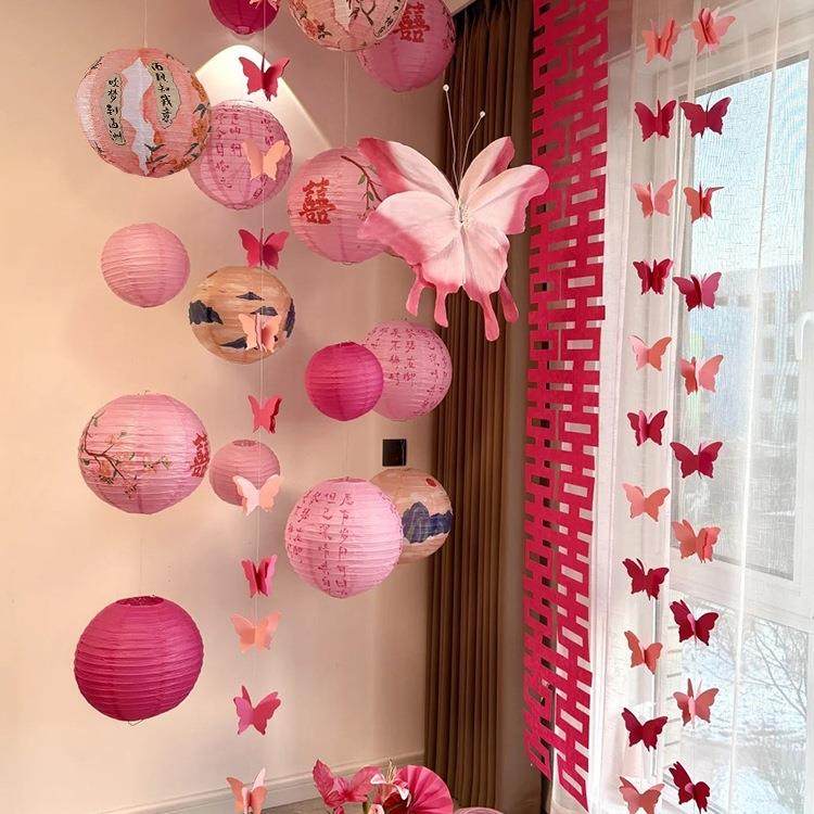 婚房布置女方晨袍拍照背景结婚客厅卧室灯笼装饰新房蝴蝶拉花套装