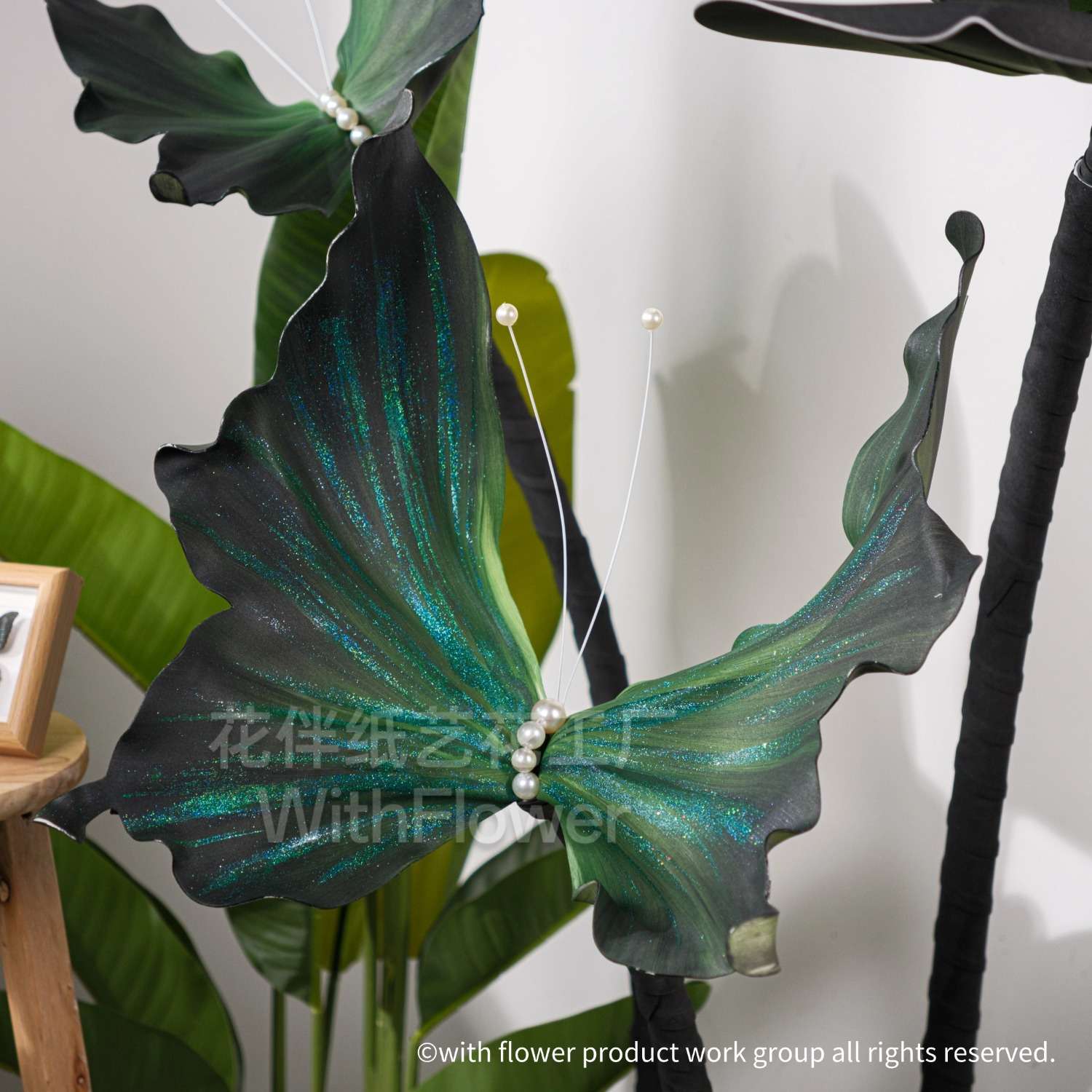 巨型玫瑰装饰EVA仿真花造景道具纸艺花蝴蝶春季森林氛围产品展示