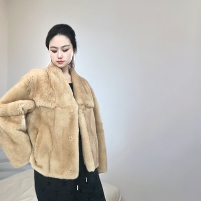 真皮草獭兔毛V领设计师款外套女短款年轻时尚裘皮外套