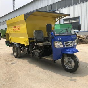 牛羊饲喂五方喂料车养殖场抛料出草车牧场用饲喂精饲料撒草车