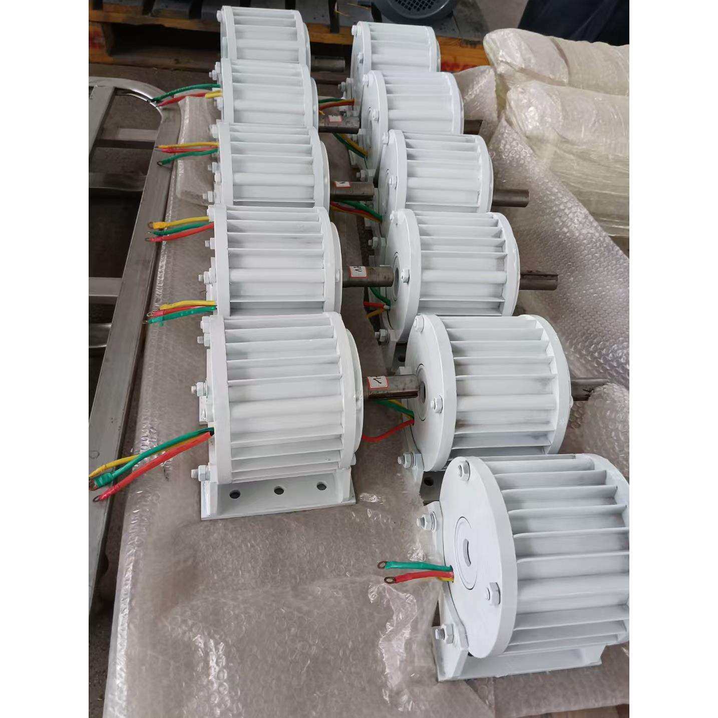 小型永磁发电机无碳刷强磁风力水力交流直流500瓦~800瓦12v24v48v