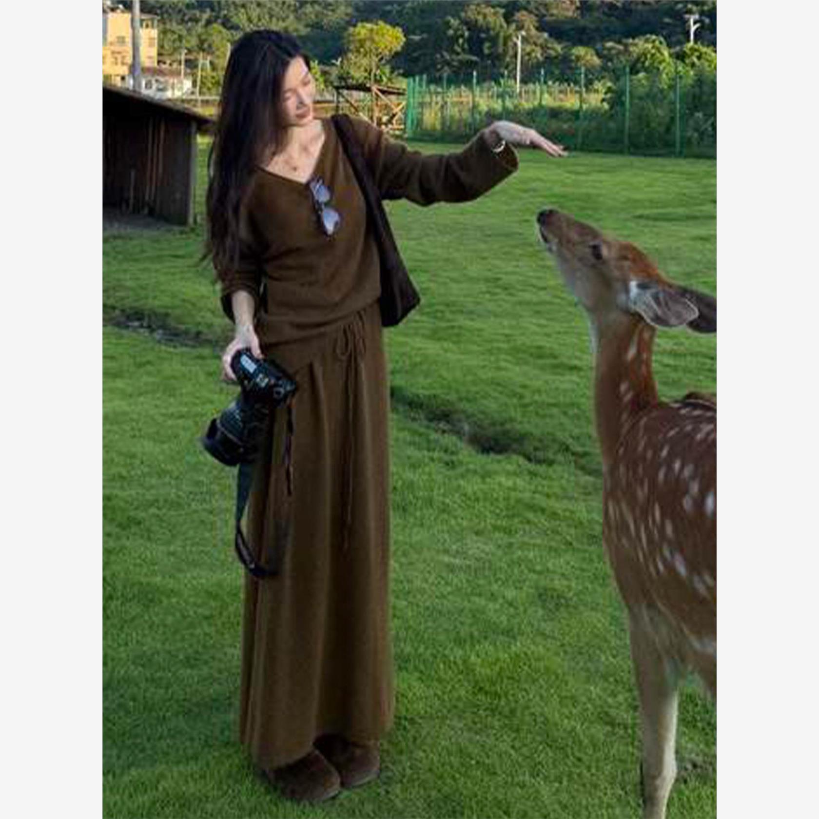 法式慵懒风咖色连衣裙子女装2025新款高级感早秋流行穿搭套装长裙