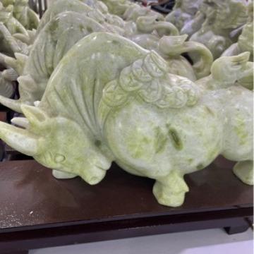 蓝田玉摆件牛 大量 雕刻精致