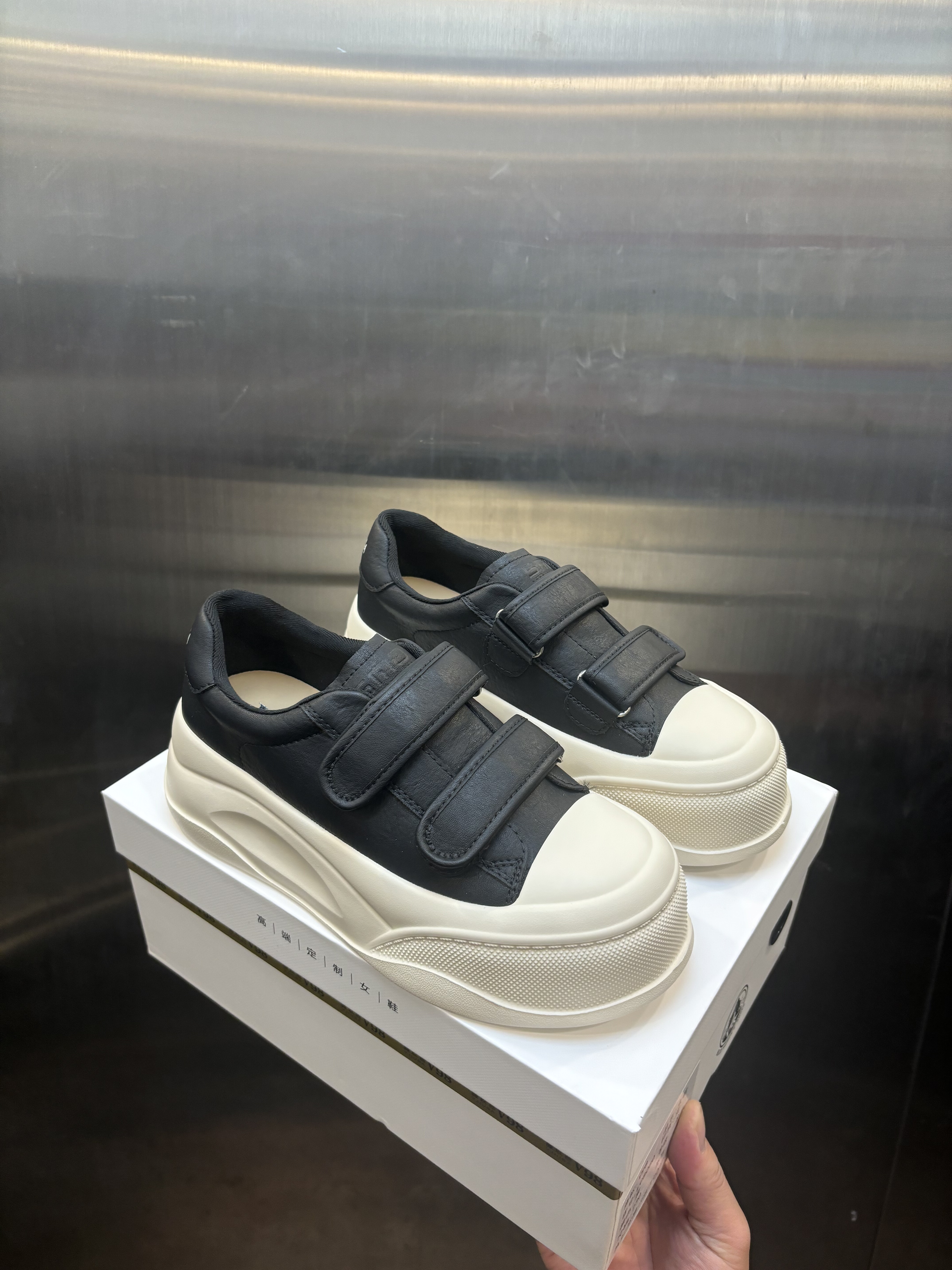 魔术贴厚底小白鞋女2026新款5cm增高休闲板鞋丑萌百搭面包松糕鞋