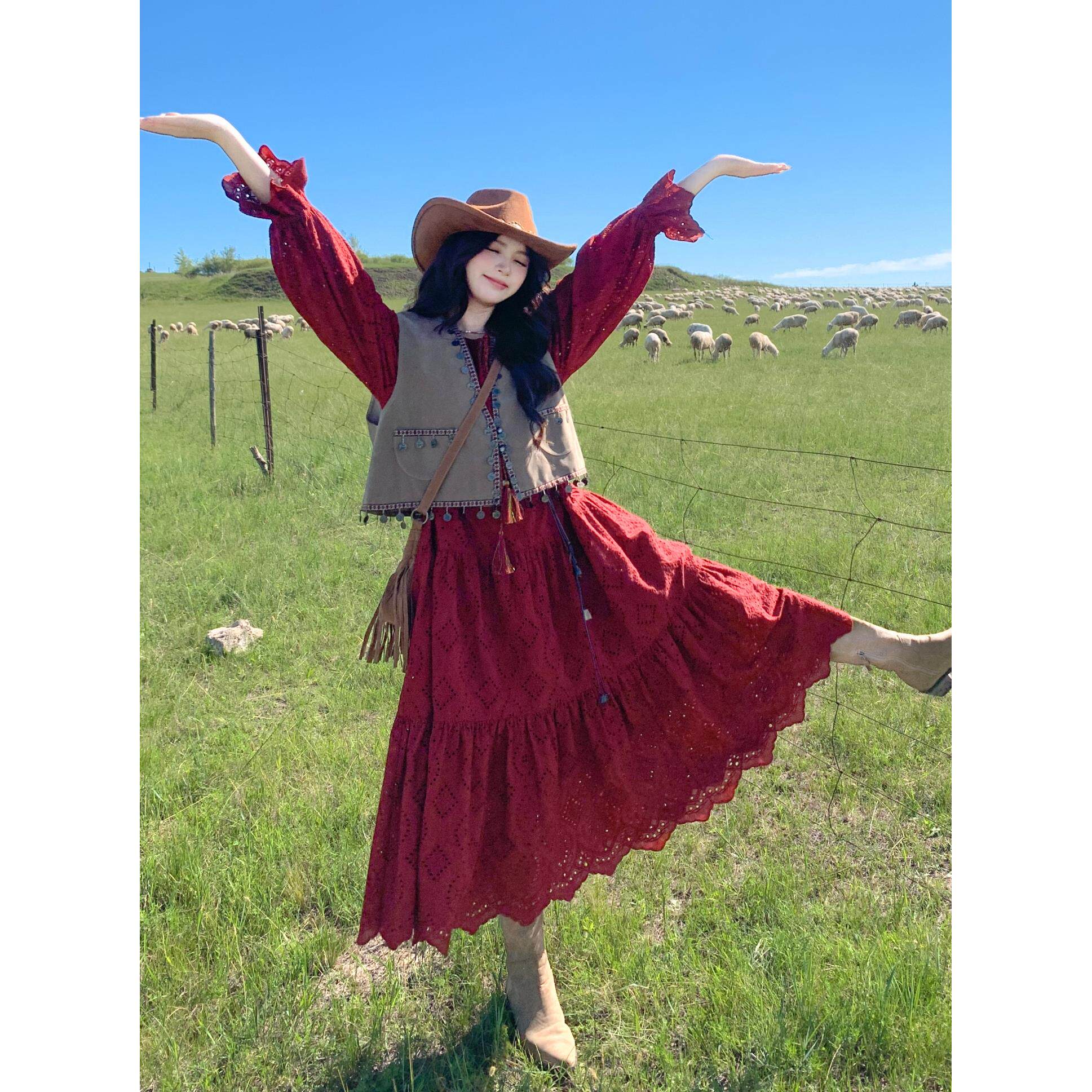 红色长袖套装女秋季2025新款川西云南新疆旅游穿搭马甲连衣裙长裙