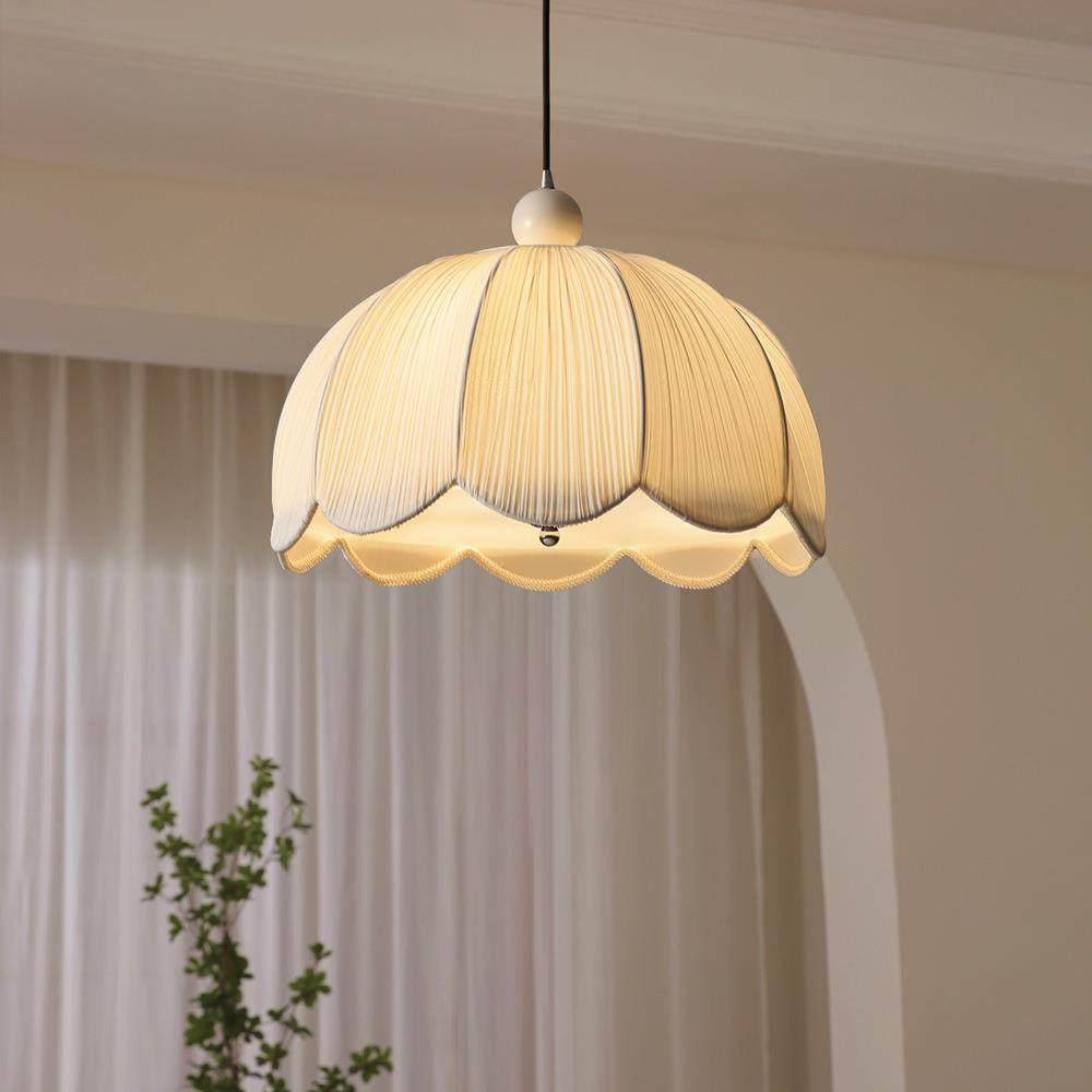 法式奶油风卧室吊灯新中式布艺餐厅吊线灯高级感复古浪漫花瓣灯具