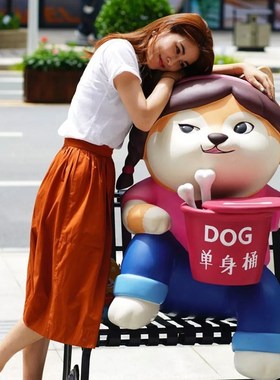 玻璃钢卡通雕塑定制狗法斗网红打卡商场店铺门R口户外迎宾大型摆