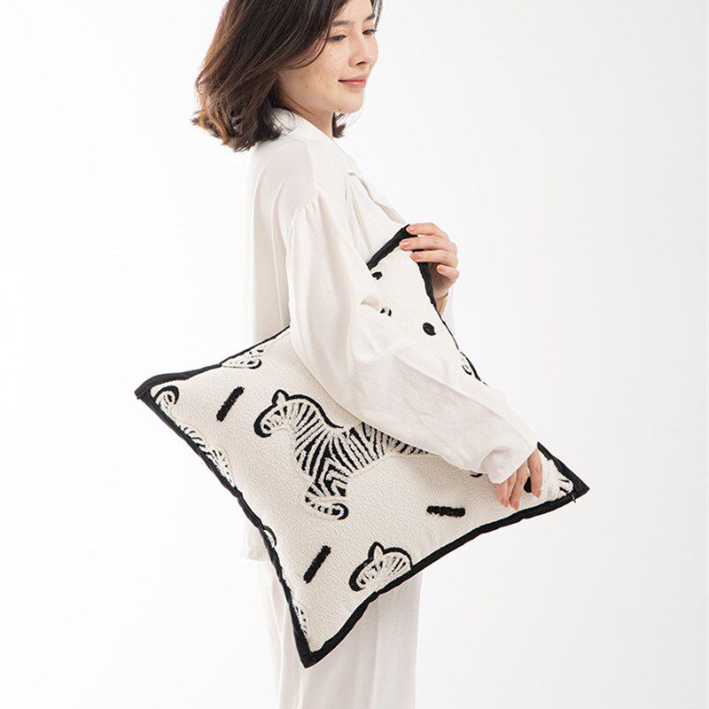 法式淡奶油风抱枕靠垫沙发客厅长方形轻奢高级感靠枕超大尺寸靠背