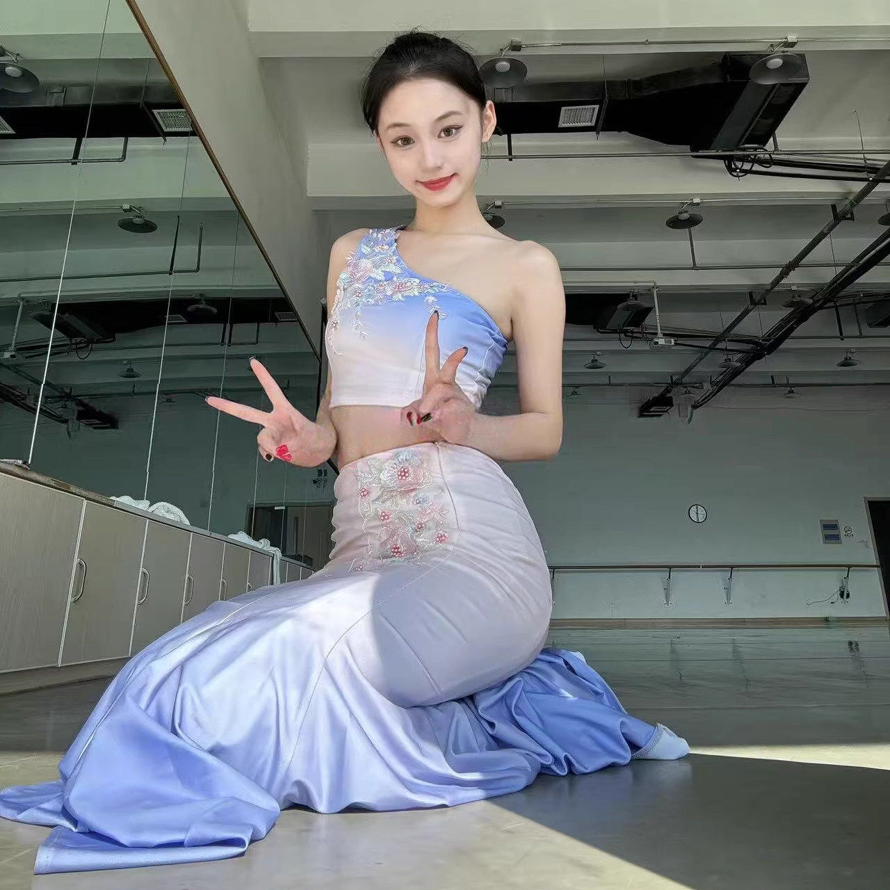 傣族舞蹈演出服装女单肩