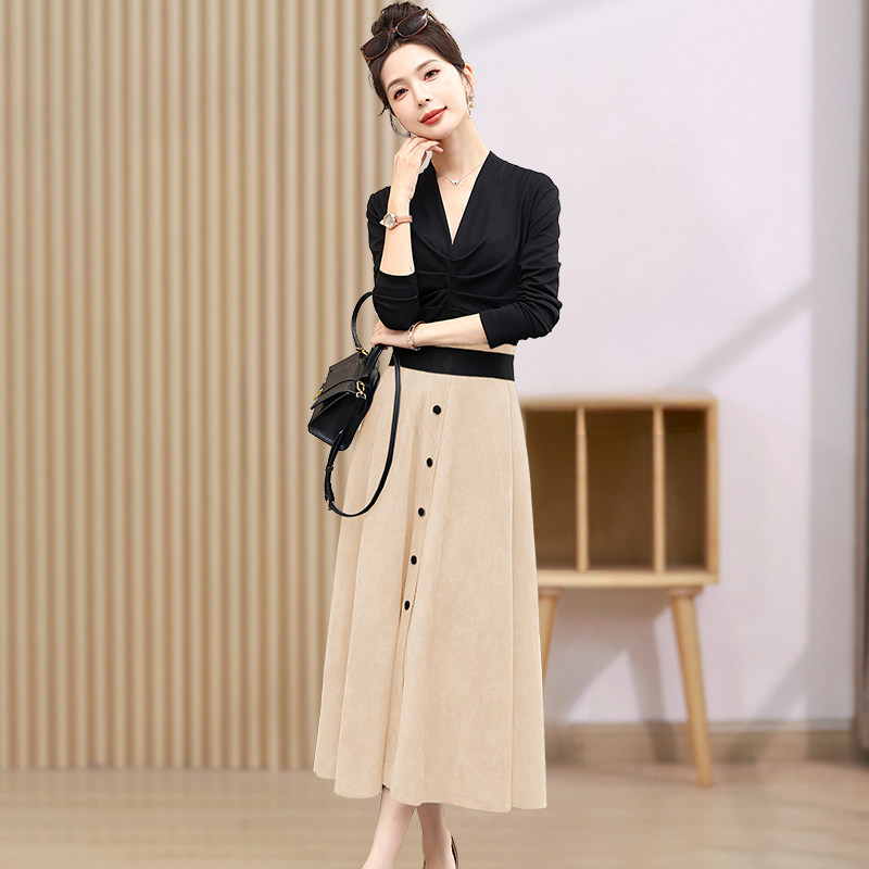 麂皮绒套装裙女春季2024年新款气质收腰v领轻奢阔太太两件套裙子