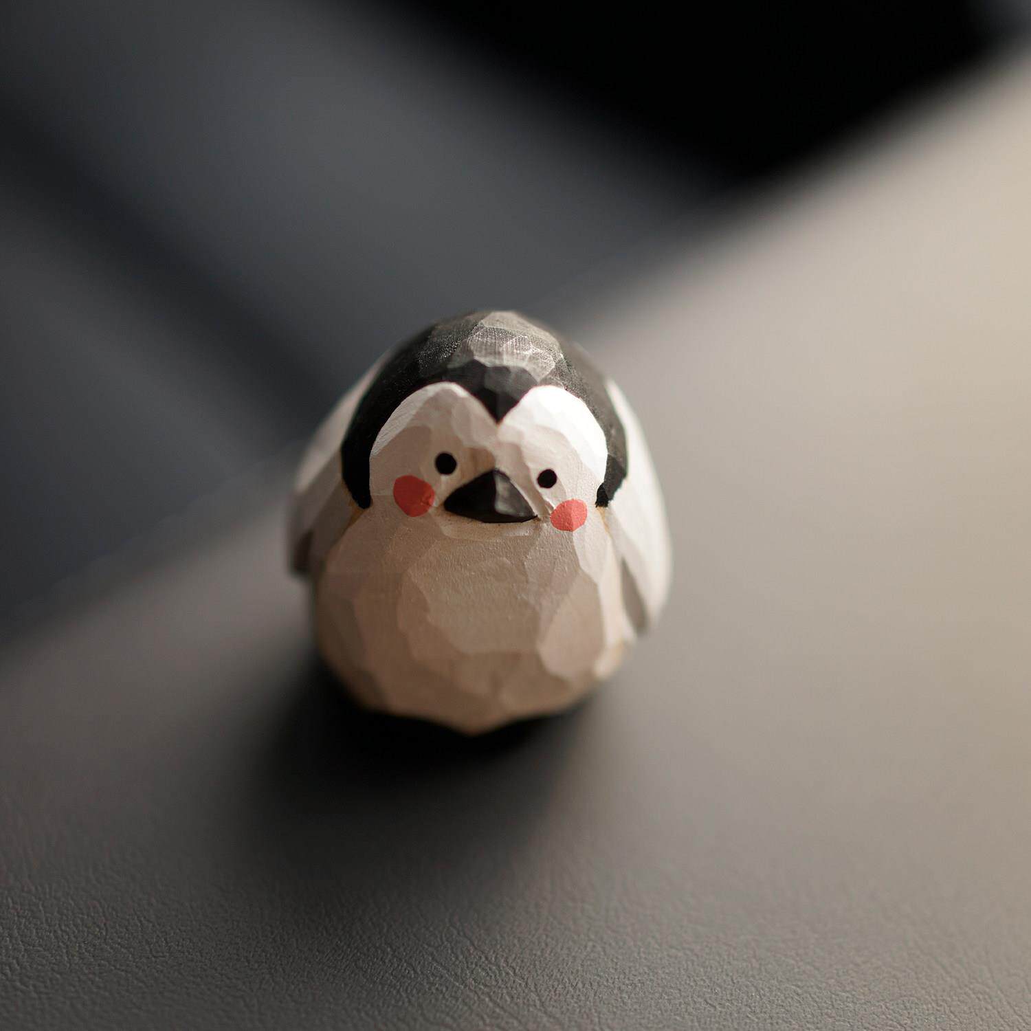 木雕自习室木雕企鹅饰品可爱的小动物书架橱柜显示器屏幕汽车装饰