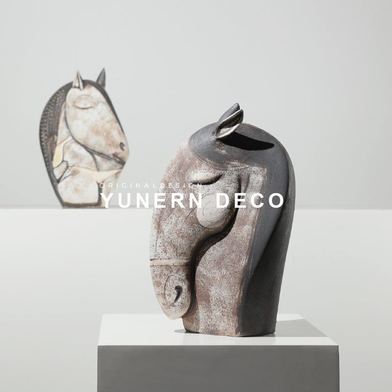 侘寂风玄关电视柜陶瓷雕塑手绘马头摆件家居软装饰品动物工艺品