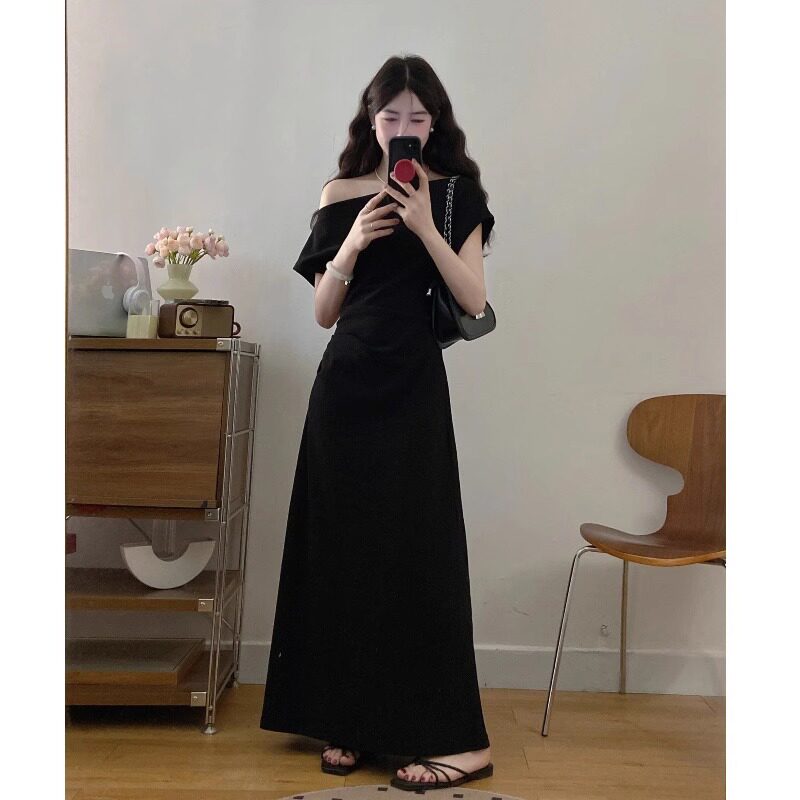 高级感黑色斜肩露肩连衣裙女2025夏新款大码胖mm梨型掐腰显瘦长裙