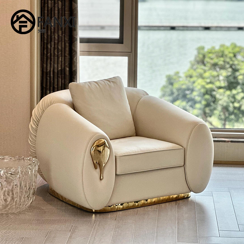 葡萄牙轻奢真皮扶手沙发设计师款别墅豪宅高端弧形时尚休闲沙发椅
