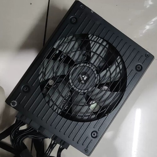 议价出海盗船RM850X金牌电源如图 线材比较齐全，看图 需要的