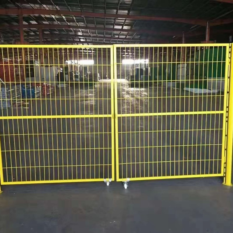 高速公路铁路三折弯护栏地面围栏果园圈地养殖铁丝网X桃型柱隔离