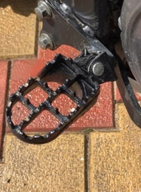 适用于铃木大眼e250 350  DR250 DR350 DR650SE 改装脚踏 防滑加