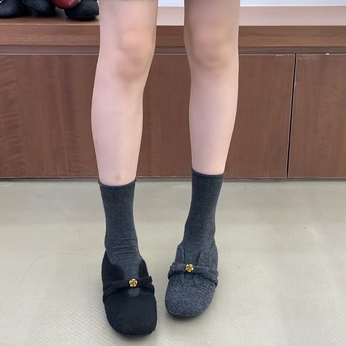 羊皮版~复古山茶花毛呢蝴