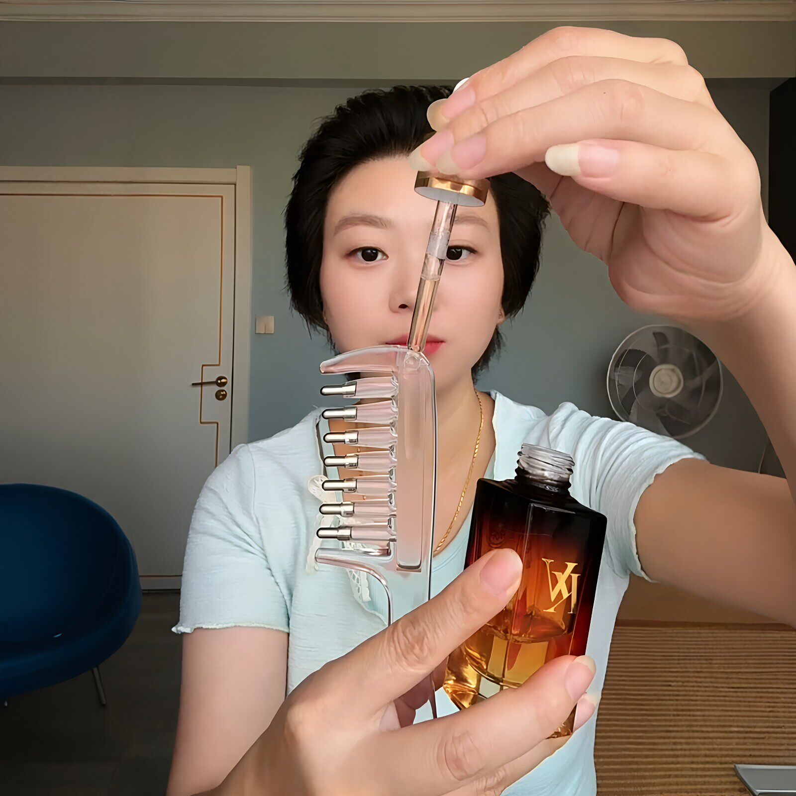 上液梳可以装液体的梳子