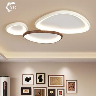 奶油风木纹全光谱护眼卧室吸顶灯现代简约高级感客厅主灯2025新款