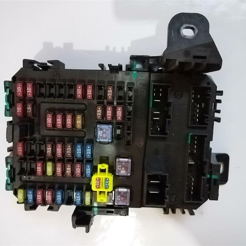 吉利博越/博越lPro/博越X中央配电盒室内保险盒