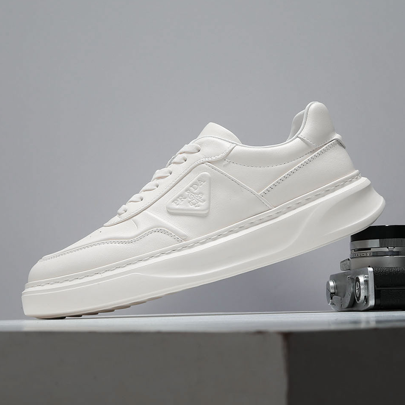 白色真皮鞋子男鞋2026新款春季软底板鞋舒适欧洲站潮鞋百搭休闲鞋