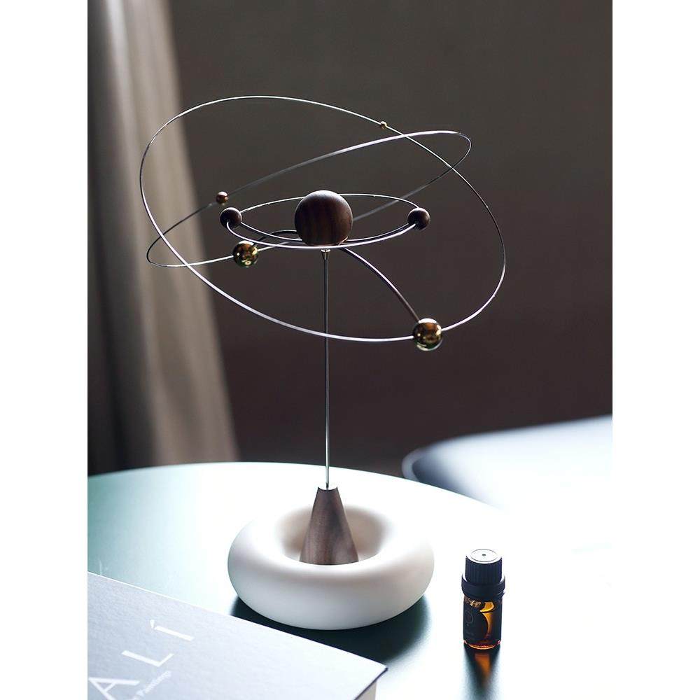 弦生活器物行星香薰木悬浮星球设计师摆件星系平衡扩香器结婚礼物