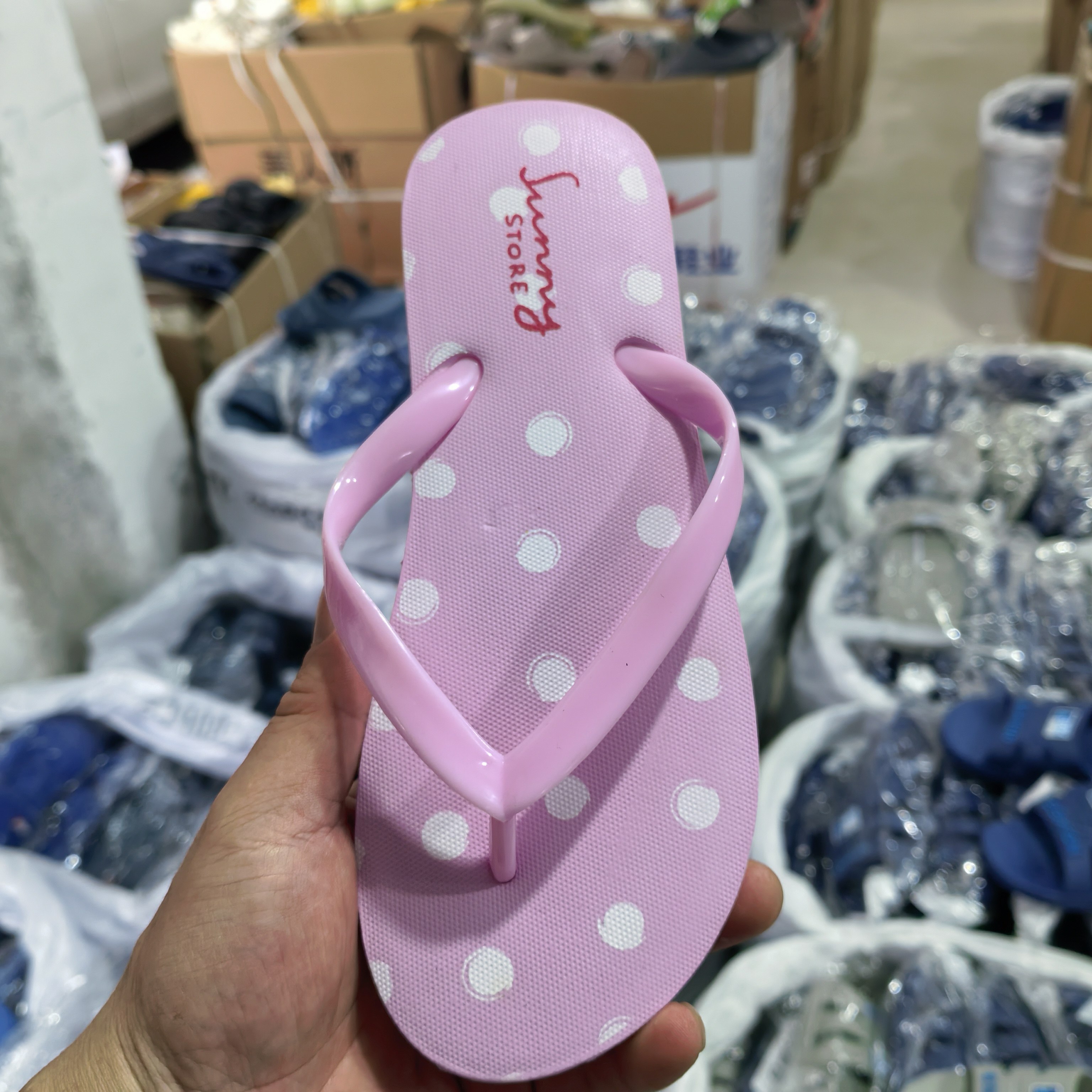 实体批发店美人桥防滑耐磨女式人字拖图片