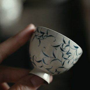 夏禾茶具青花釉下彩青悠高足主人杯手绘葡萄枝功夫茶品茗杯个人杯